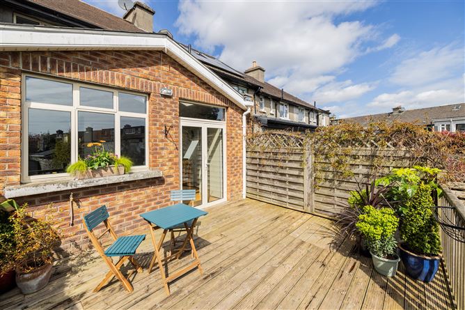 https://photos-a.propertyimages.ie/media/5/6/5/4922565/51856871-8923-4edf-a740-db7f7ccb5856_l.jpg