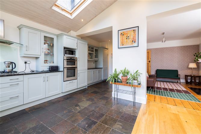https://photos-a.propertyimages.ie/media/5/6/5/4922565/51856871-8923-4edf-a740-db7f7ccb5856_l.jpg
