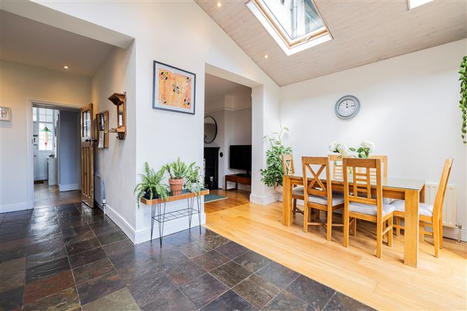 https://photos-a.propertyimages.ie/media/5/6/5/4922565/51856871-8923-4edf-a740-db7f7ccb5856_l.jpg