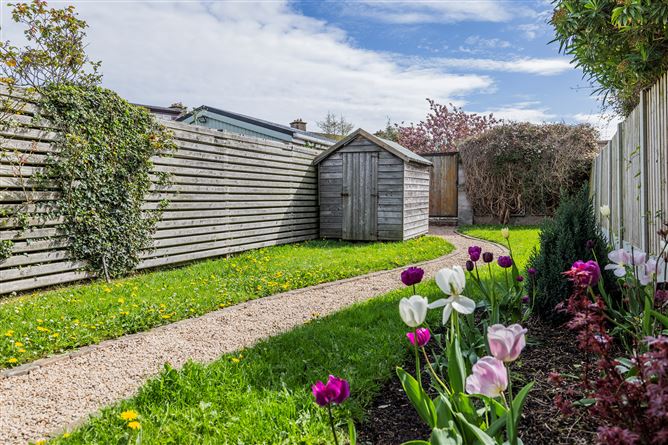 https://photos-a.propertyimages.ie/media/5/6/5/4922565/51856871-8923-4edf-a740-db7f7ccb5856_l.jpg