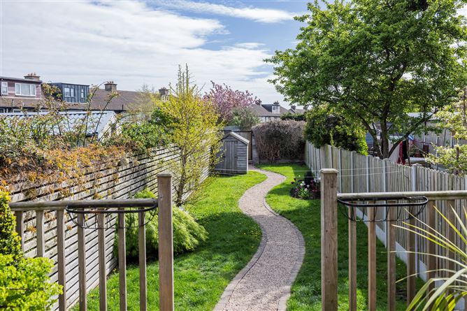 https://photos-a.propertyimages.ie/media/5/6/5/4922565/51856871-8923-4edf-a740-db7f7ccb5856_l.jpg