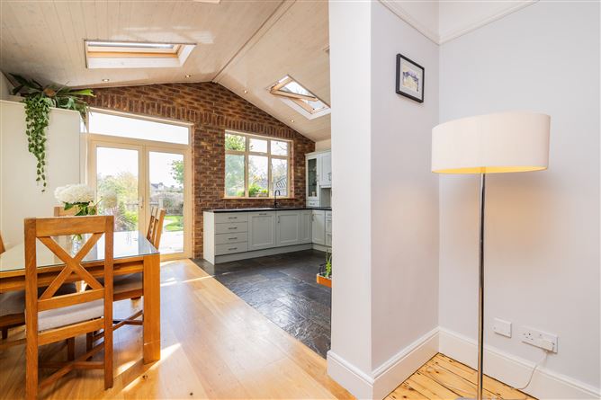 https://photos-a.propertyimages.ie/media/5/6/5/4922565/51856871-8923-4edf-a740-db7f7ccb5856_l.jpg