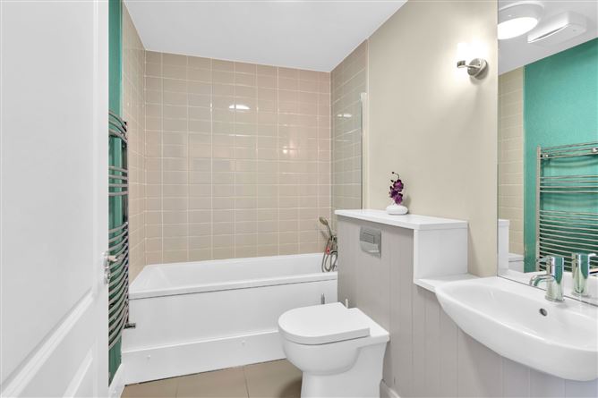 24 The Crescent, Pipers Hill, Naas, Co. Kildare