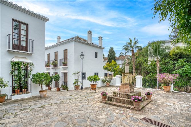 Spain, Marbella, Marbella Golden Mile - COSTA-00726P