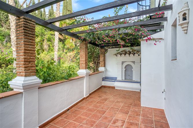 Spain, Marbella, Marbella Golden Mile - COSTA-00726P
