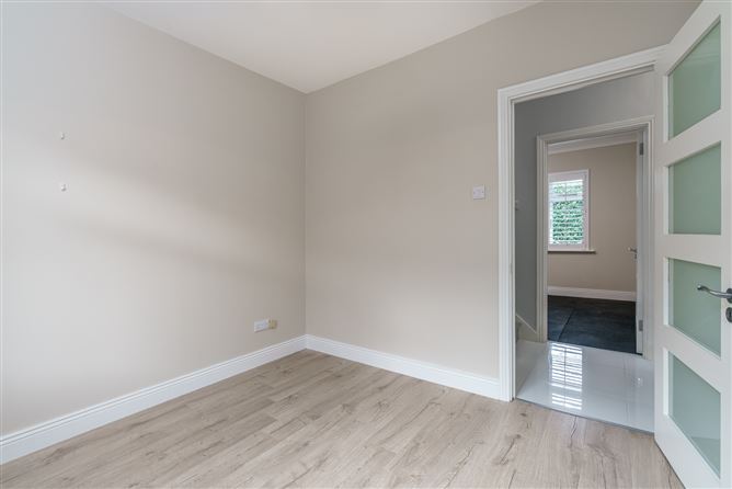 Photo 17 of 28 — 27 Hampton Crescent St Helen's Wood Booterstown Co Dublin , Mount Merrion, Dublin