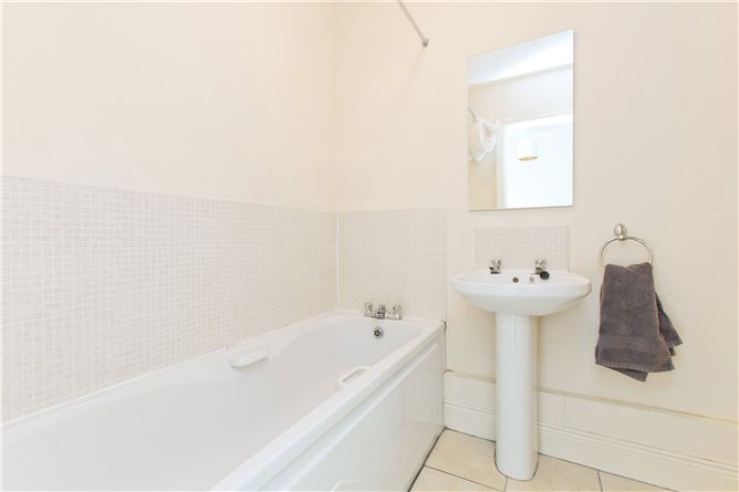8 Cruagh Green, Cruagh Manor, Stepaside, Dublin 18