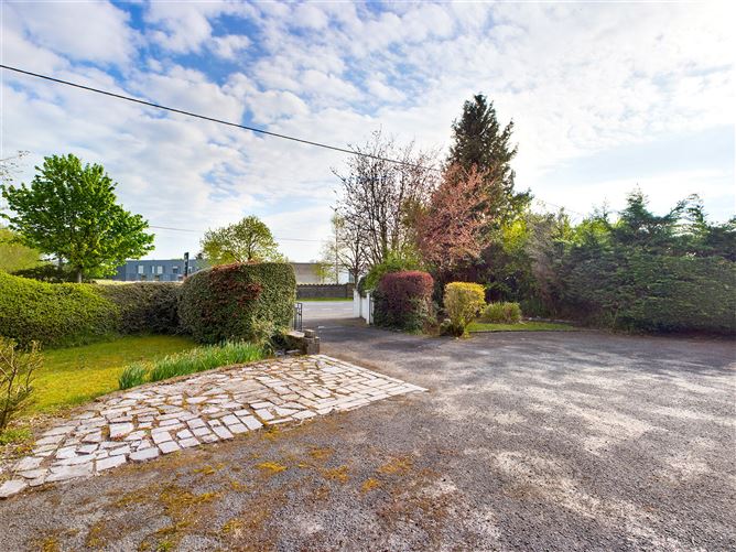 Westcourt, Racecourse Road, Thurles, Co. Tipperary