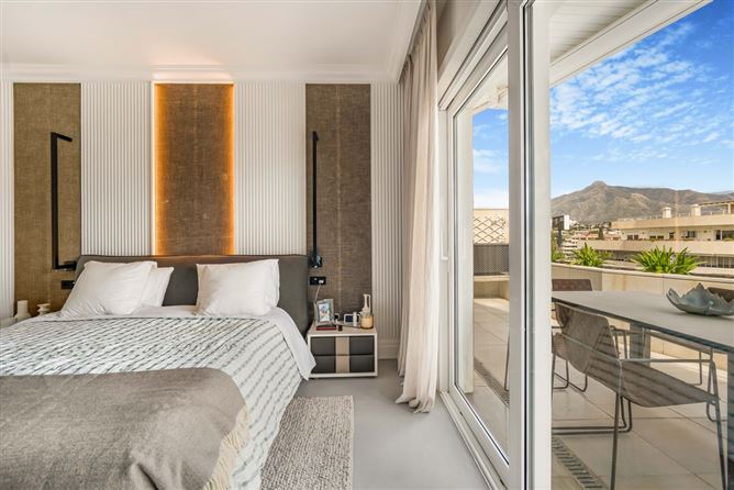 Spain, Marbella, Marbella - Puerto Banus - COSTA-00670P