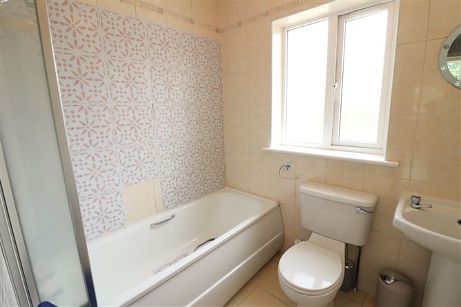 Photo 16 of 31 — 76 Dromroe Avenue, Woodhaven, Castletroy, Limerick
