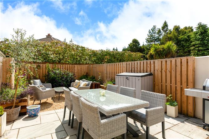 17 Sycamore Grove, Westminster Park, Foxrock, Dublin 18