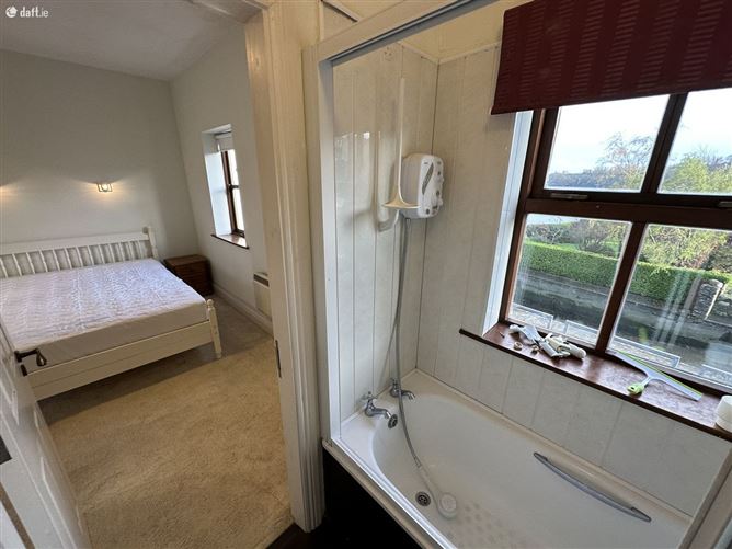 6 The Moorings, Kilmacsimon Quay, Innishannon, Cork