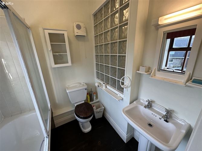 6 The Moorings, Kilmacsimon Quay, Innishannon, Cork
