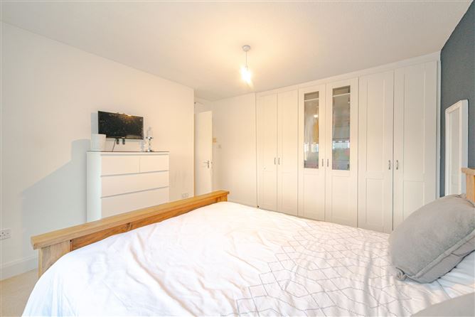 24 Woodlawn Park Avenue, Firhouse, Dublin