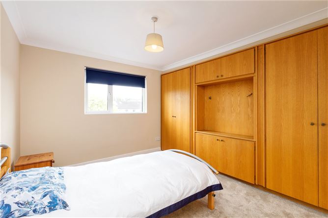 32 Mount Prospect Park, Clontarf, Dublin 3