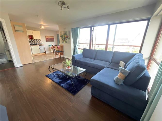 Hunters Hall, Hunters Wood, Ballycullen, Dublin 24