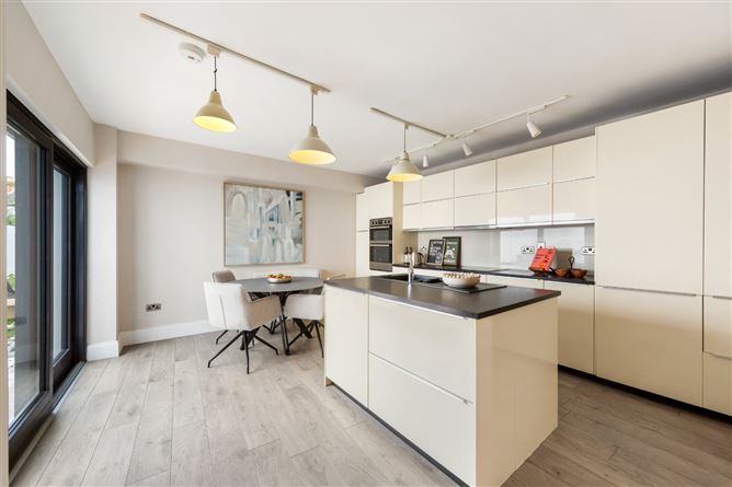 https://photos-a.propertyimages.ie/media/5/7/4/5005475/f4915d20-a016-461d-8a29-7247654c422b_l.jpg