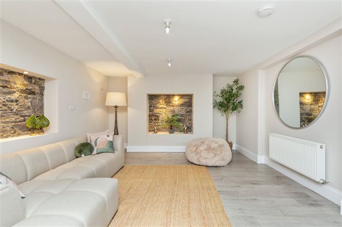 https://photos-a.propertyimages.ie/media/5/7/4/5005475/f4915d20-a016-461d-8a29-7247654c422b_l.jpg