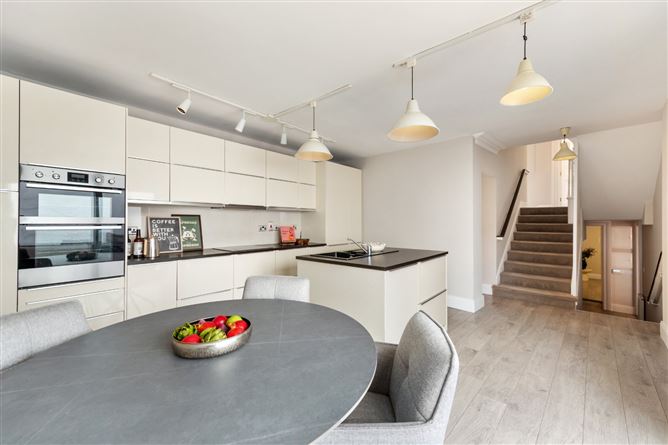 https://photos-a.propertyimages.ie/media/5/7/4/5005475/f4915d20-a016-461d-8a29-7247654c422b_l.jpg