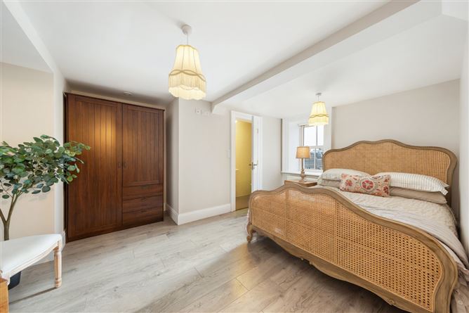 https://photos-a.propertyimages.ie/media/5/7/4/5005475/f4915d20-a016-461d-8a29-7247654c422b_l.jpg