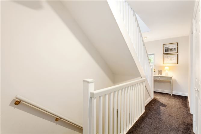 8 Woodside, Balkill Road, Howth, County Dublin