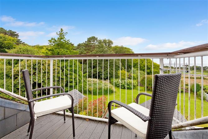 8 Woodside, Balkill Road, Howth, County Dublin