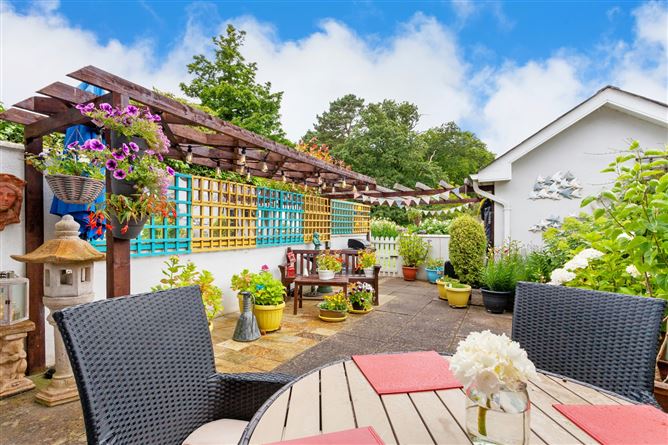 8 Woodside, Balkill Road, Howth, County Dublin