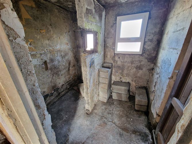 63 Healy Terrace, Ballina, Co. Mayo.