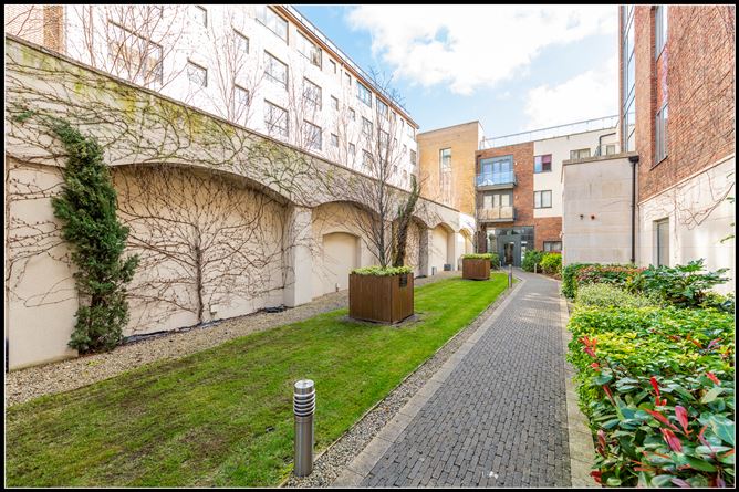 https://photos-a.propertyimages.ie/media/5/7/5/5000575/33e4fd0e-0b7d-47ce-acc5-57bf80bb0b2c_l.jpg