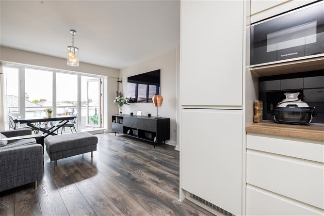 https://photos-a.propertyimages.ie/media/5/7/5/5000575/33e4fd0e-0b7d-47ce-acc5-57bf80bb0b2c_l.jpg