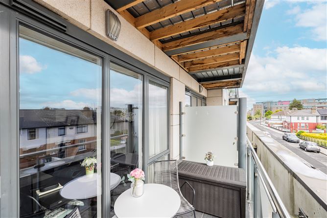 https://photos-a.propertyimages.ie/media/5/7/5/5000575/33e4fd0e-0b7d-47ce-acc5-57bf80bb0b2c_l.jpg