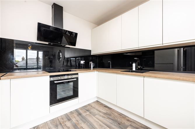 https://photos-a.propertyimages.ie/media/5/7/5/5000575/33e4fd0e-0b7d-47ce-acc5-57bf80bb0b2c_l.jpg