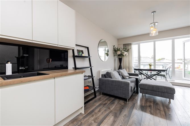 https://photos-a.propertyimages.ie/media/5/7/5/5000575/33e4fd0e-0b7d-47ce-acc5-57bf80bb0b2c_l.jpg
