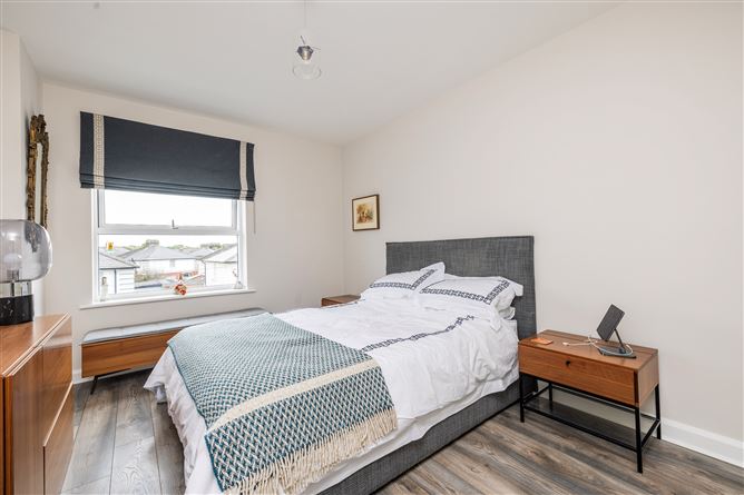 https://photos-a.propertyimages.ie/media/5/7/5/5000575/33e4fd0e-0b7d-47ce-acc5-57bf80bb0b2c_l.jpg