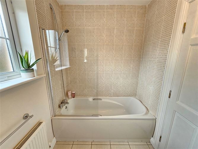 35 Iniscarrigh, Ennis, Co. Clare