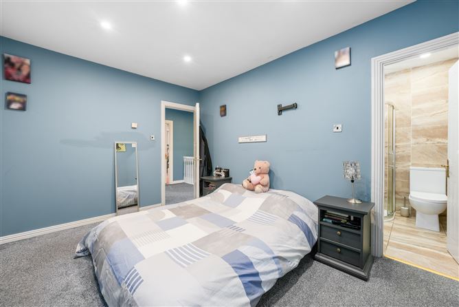 32 Hazelbury Park, Clonee, Dublin 15, D15 W6Y6