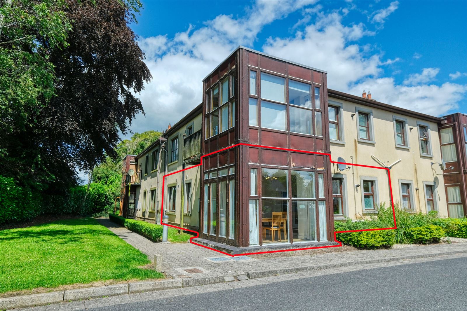 12 Saint Albans, Battery Road, Longford