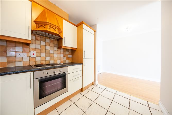 https://photos-a.propertyimages.ie/media/5/7/7/5018775/7a348103-47ec-444c-9b45-48fb66bb1a94_l.jpg