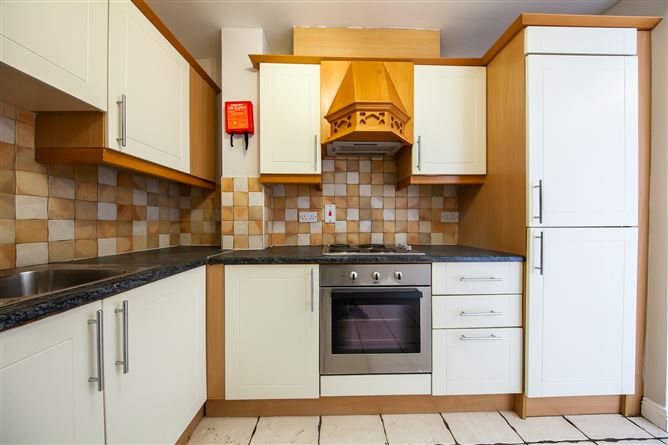 https://photos-a.propertyimages.ie/media/5/7/7/5018775/7a348103-47ec-444c-9b45-48fb66bb1a94_l.jpg