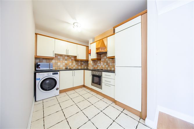 https://photos-a.propertyimages.ie/media/5/7/7/5018775/7a348103-47ec-444c-9b45-48fb66bb1a94_l.jpg