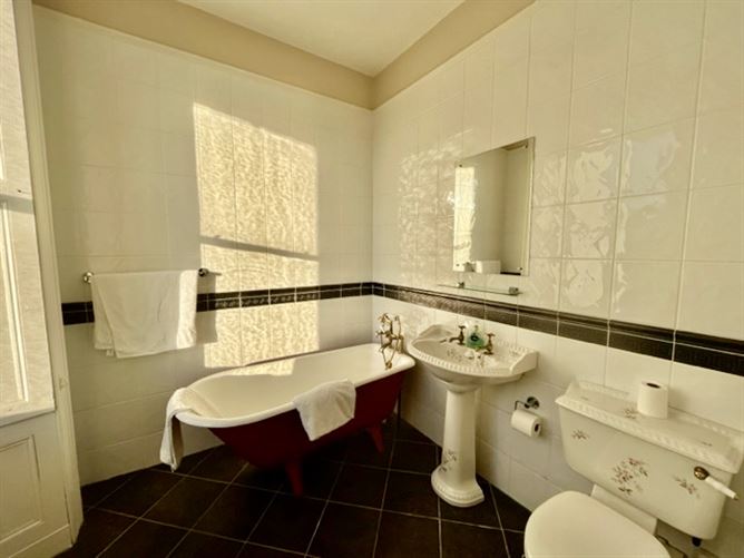 Rosenburg Low Road, Cobh, Cork