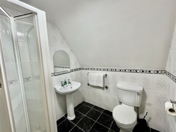 Rosenburg Low Road, Cobh, Cork