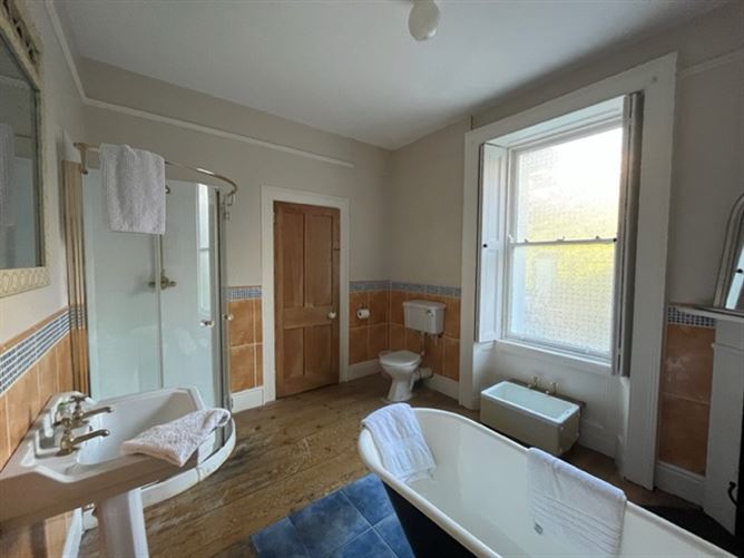 Rosenburg Low Road, Cobh, Cork