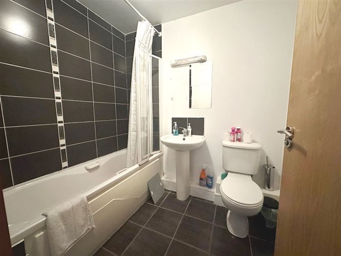 14 Castlegate Lawn, Adamstown, Co. Dublin