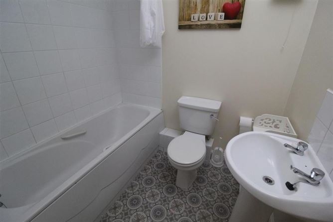 13 Inver Geal, Carrick-On-Shannon, Leitrim