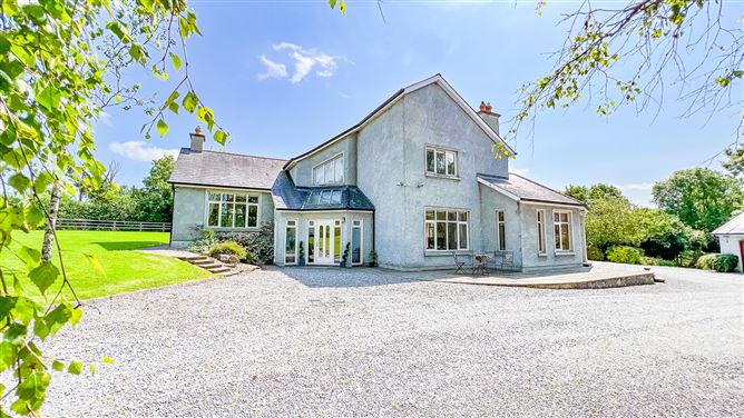 Trewithen Lodge on 5.5 acres & stables, Bonnettstown, Tullaroan Road, Co. Kilkenny