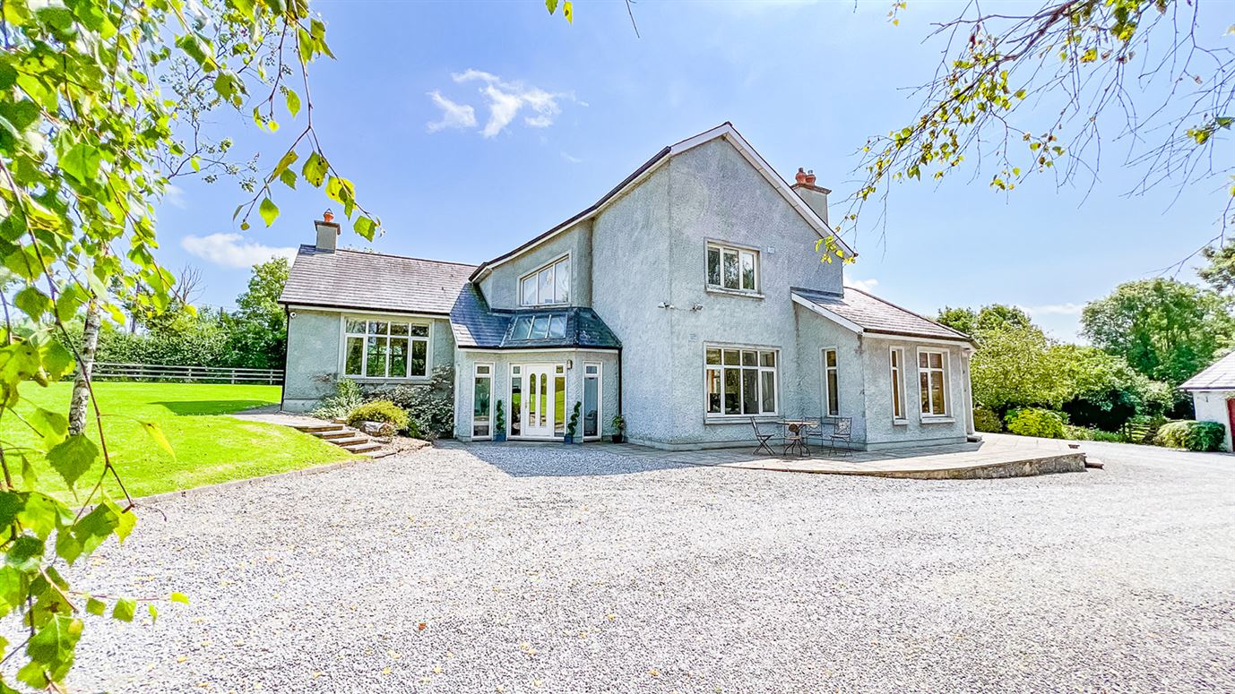 Trewithen Lodge on 5.5 acres & stables, Bonnettstown, Tullaroan Road, Co. Kilkenny