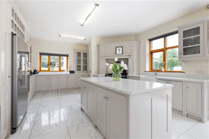 Trewithen Lodge on 5.5 acres & stables, Bonnettstown, Tullaroan Road, Co. Kilkenny