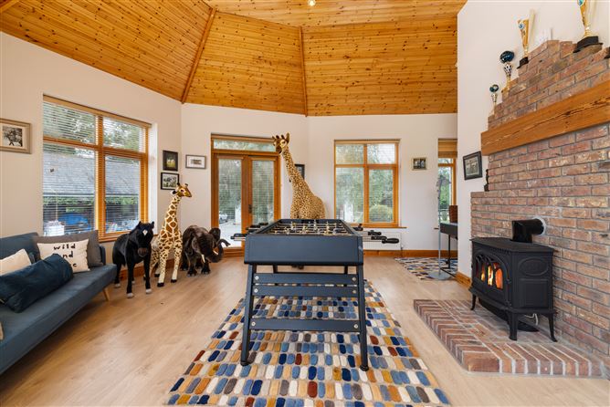 Trewithen Lodge on 5.5 acres & stables, Bonnettstown, Tullaroan Road, Co. Kilkenny