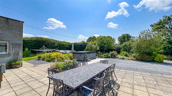 Trewithen Lodge on 5.5 acres & stables, Bonnettstown, Tullaroan Road, Co. Kilkenny